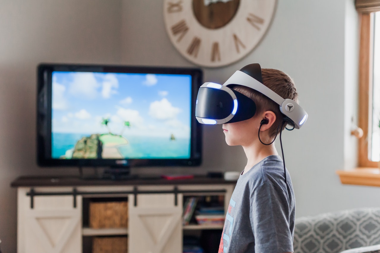 7 Budget-Friendly Virtual Experiences To Try At Home