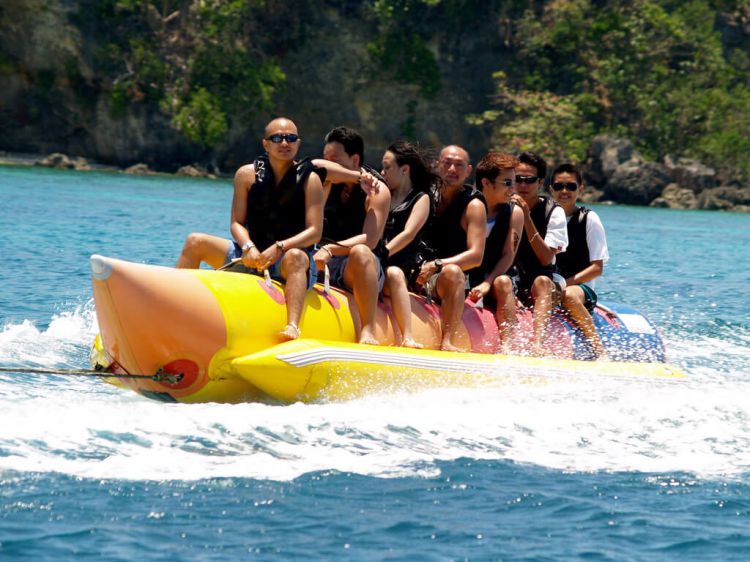 banana boat with friends at boracay