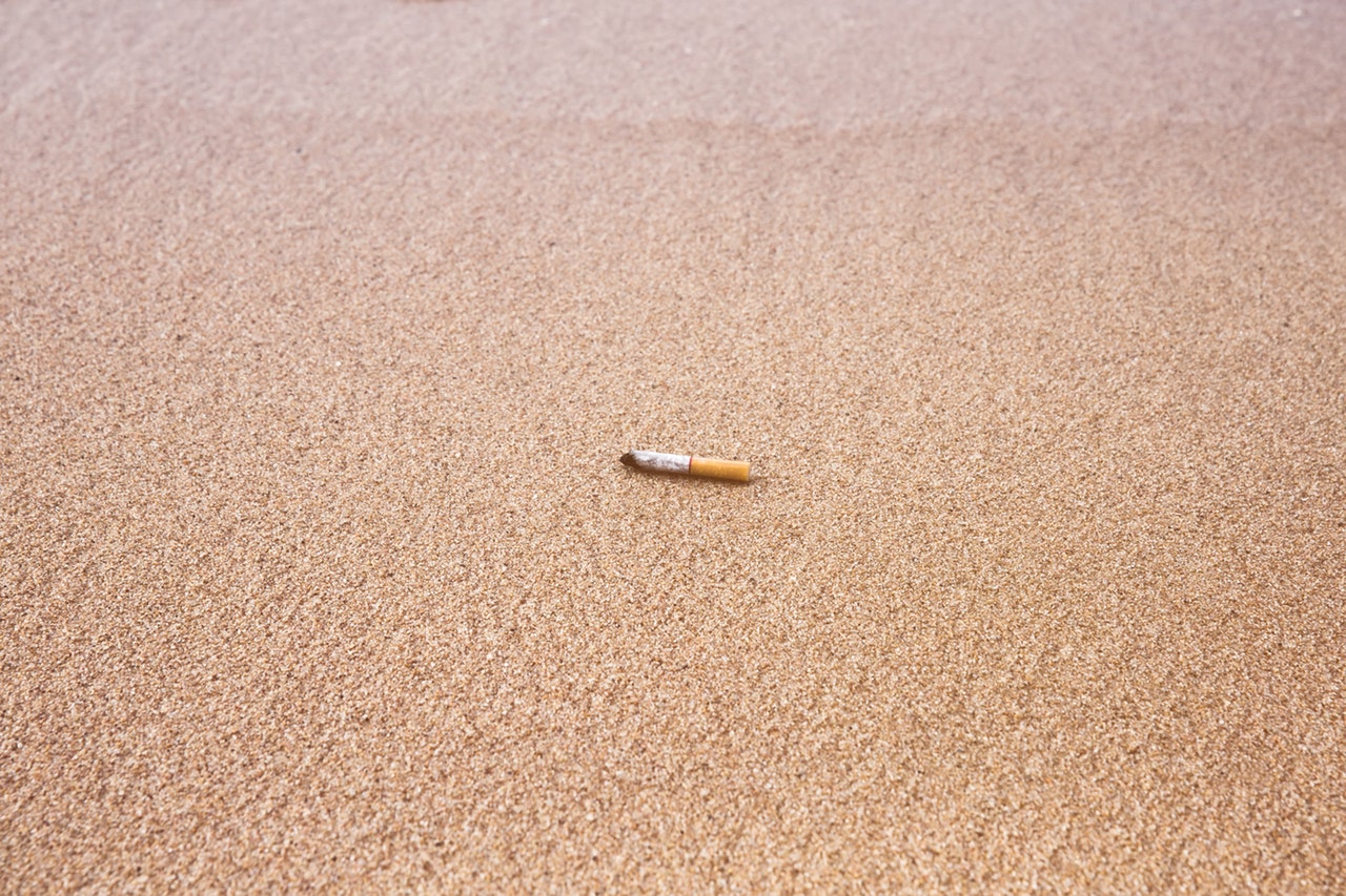dispose-cigarrete-buffs-beach-2018-05-03-07-48