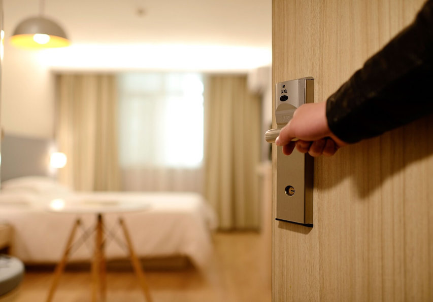 hotel etiquette disclosure of guests